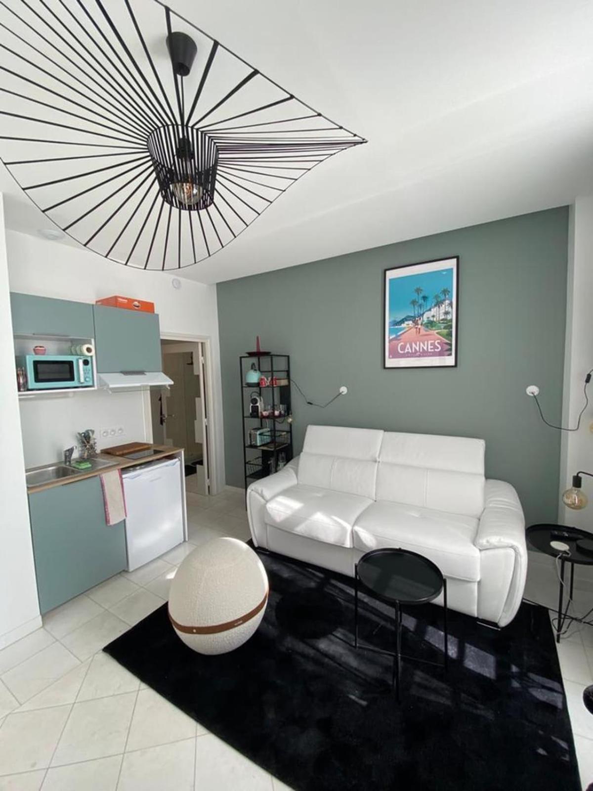 Private - Small For Two At 5 Minutes From Croisette